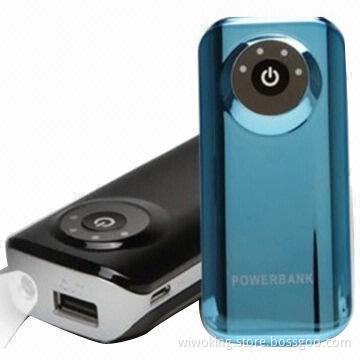 5,600mAh LED Portable Power Banks for iPhone, Available in Various Colors